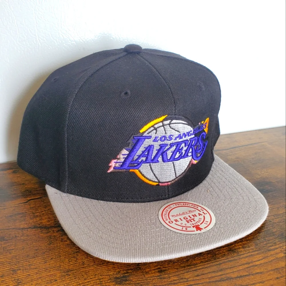 Los Angeles Lakers Mitchell & Ness Two Tone Black/Gray Snapback Hat/Cap - Picture 1 of 9